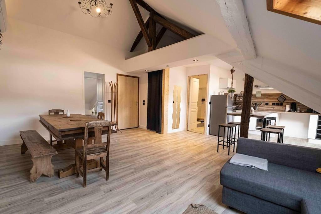 Cocon Sous Les Toits Apartment Albertville Bagian luar foto