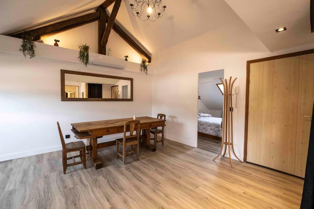 Cocon Sous Les Toits Apartment Albertville Bagian luar foto