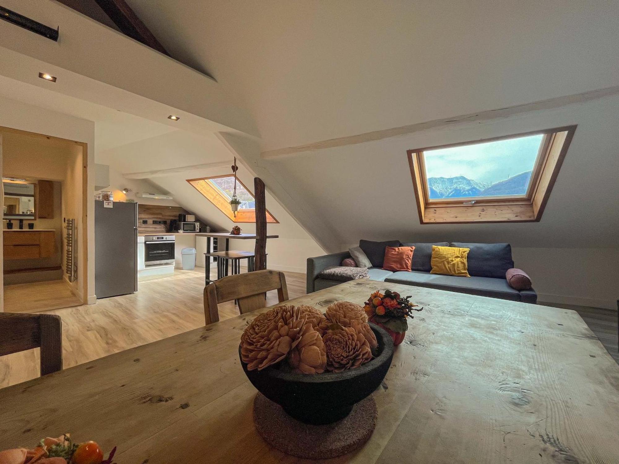 Cocon Sous Les Toits Apartment Albertville Bagian luar foto