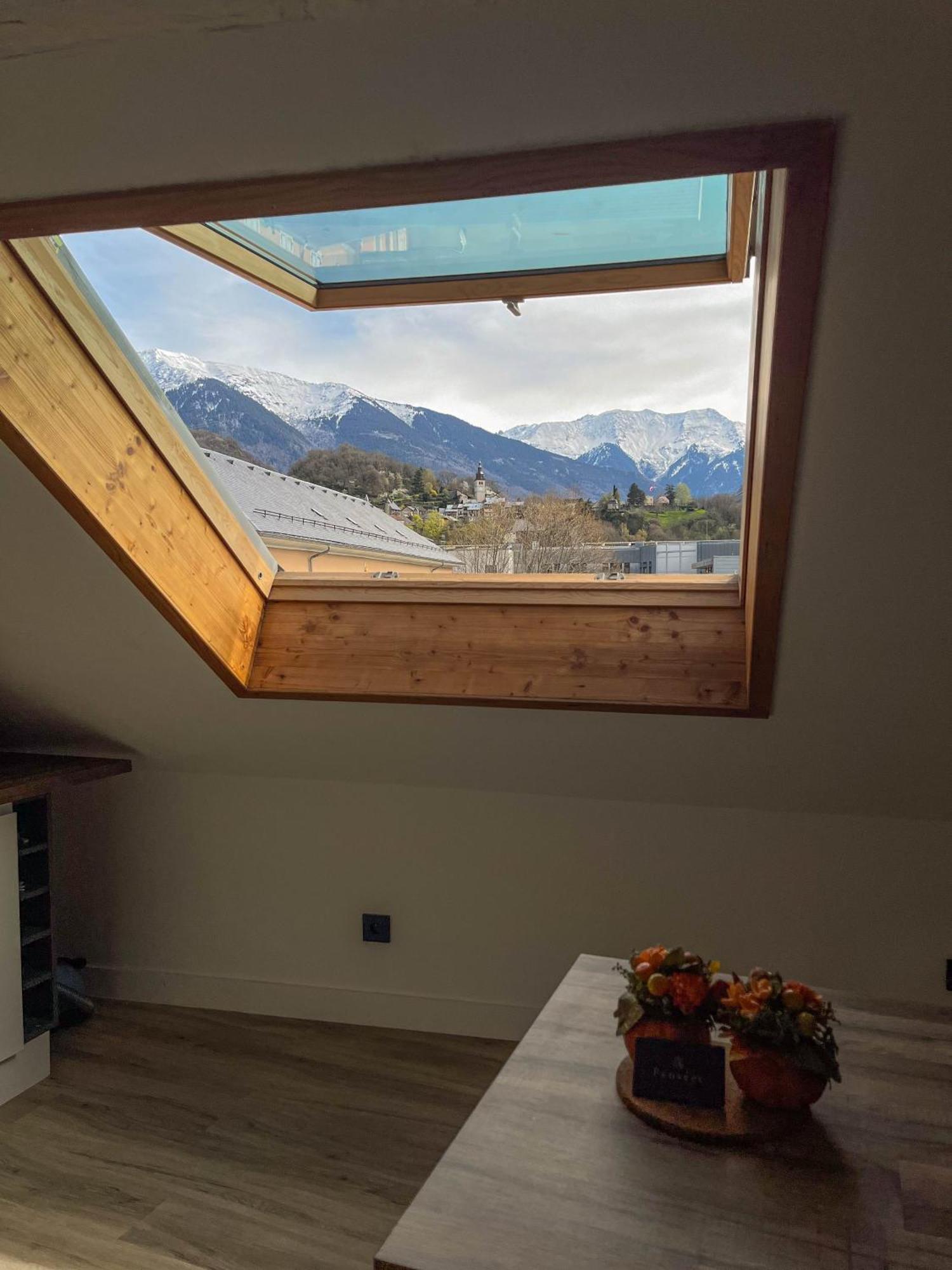 Cocon Sous Les Toits Apartment Albertville Bagian luar foto